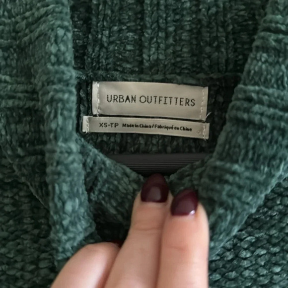 Urban Outfitters super soft pine green sweater size XS - Picture 3 of 5